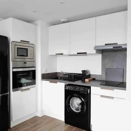 Apartment T2 Centre Dernier Etage Parking En Sous-sol Wifi Smart Tv Serviettes Et Draps Inclus
