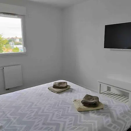 T2 Centre Dernier Etage Parking En Sous-sol Wifi Smart Tv Serviettes Et Draps Inclus