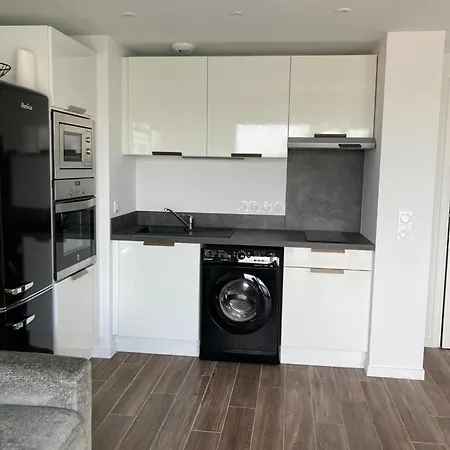 T2 Centre Dernier étage Parking En Sous-sol Wifi Smart Tv Serviettes Et Draps Inclus *