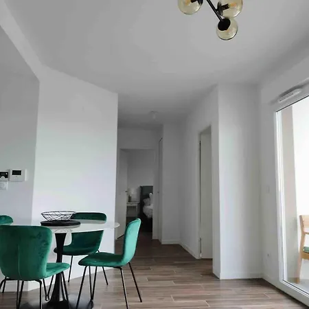 T2 Centre Dernier étage Parking En Sous-sol Wifi Smart Tv Serviettes Et Draps Inclus Appartement *